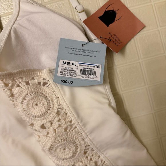 Women's Crochet Side Panel Coverage One Piece Swimsuit Shade and Shore Size M - Picture 8 of 8